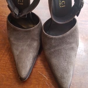 Gorgeous Gucci Brown stiletto suede pumps 36.5